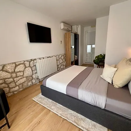 Cb Boutique Bed and Breakfast Χβαρ