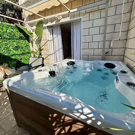 Cb Boutique Bed and Breakfast 4*