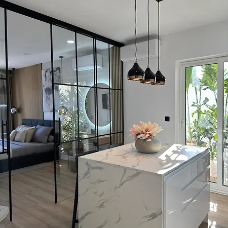 Cb Boutique Χβαρ